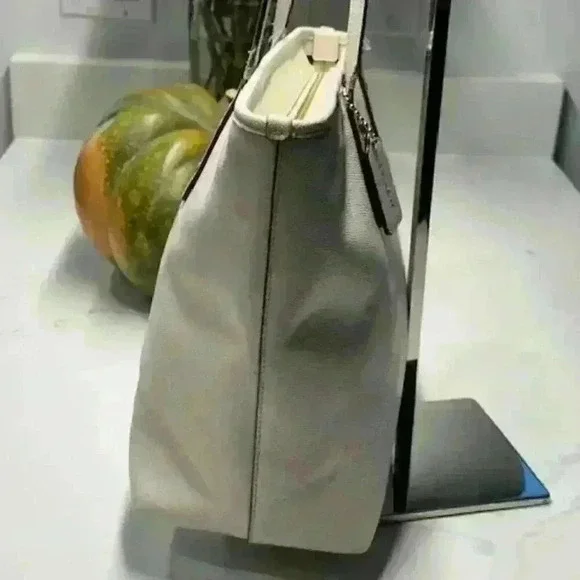 Coach City Zip Tote Shoulder Bag Chalk Cross Grain Leather F58846 - Picture 5 of 16